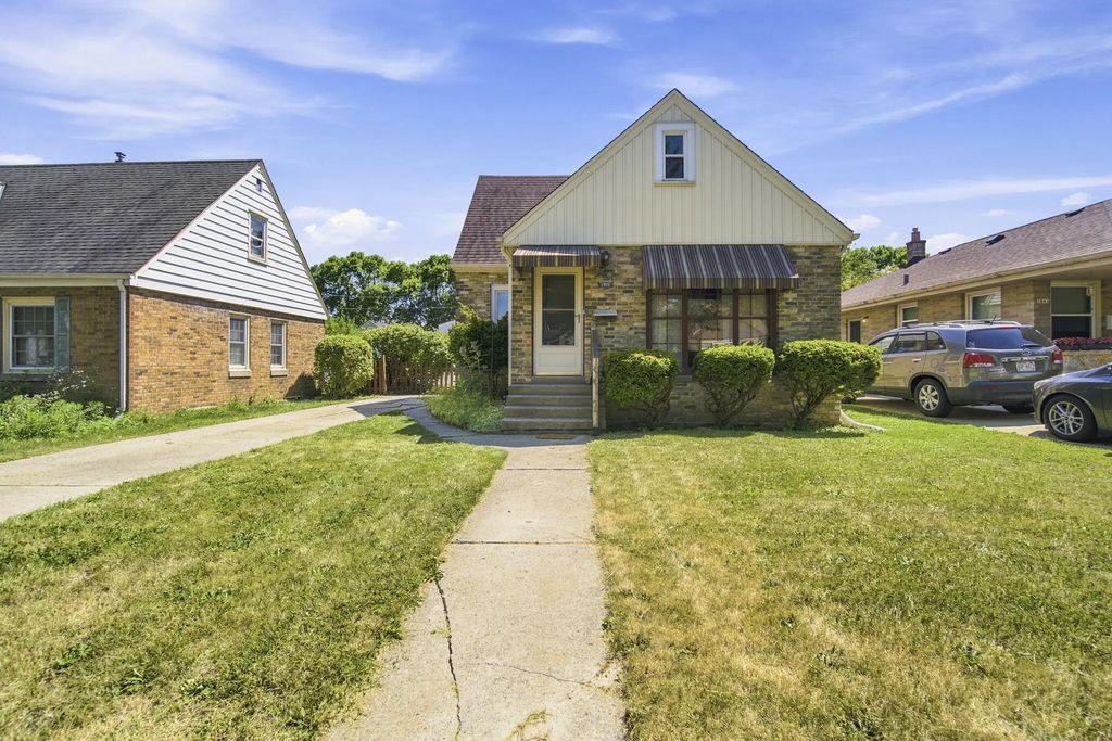 2915 E Allerton Ave, Saint Francis