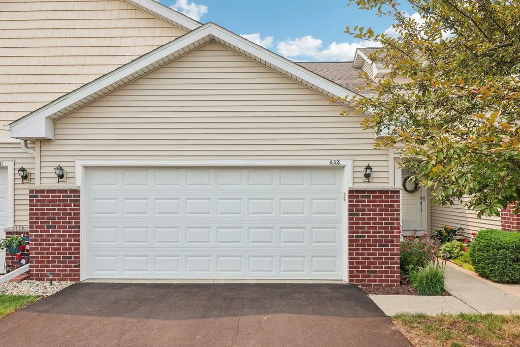 832 Ashley Ave, Port Washington