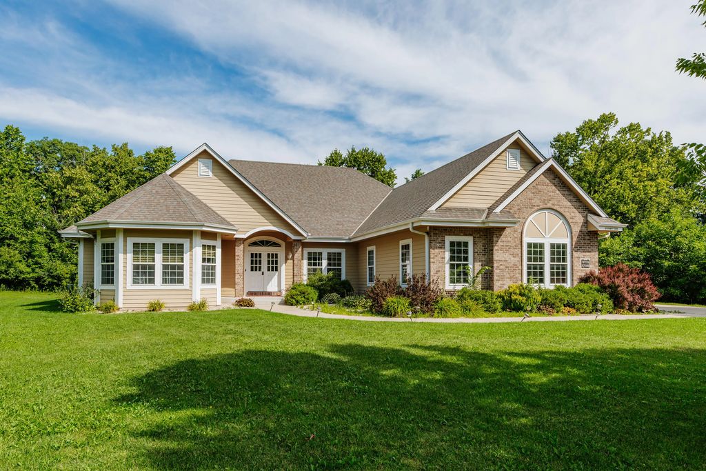 W209n11385 Reger Ct, Germantown