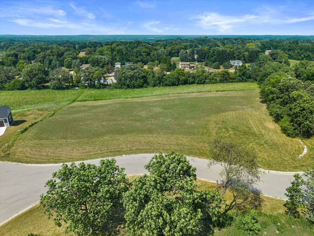 S59w29914 Aces Ct Lt1, Genesee