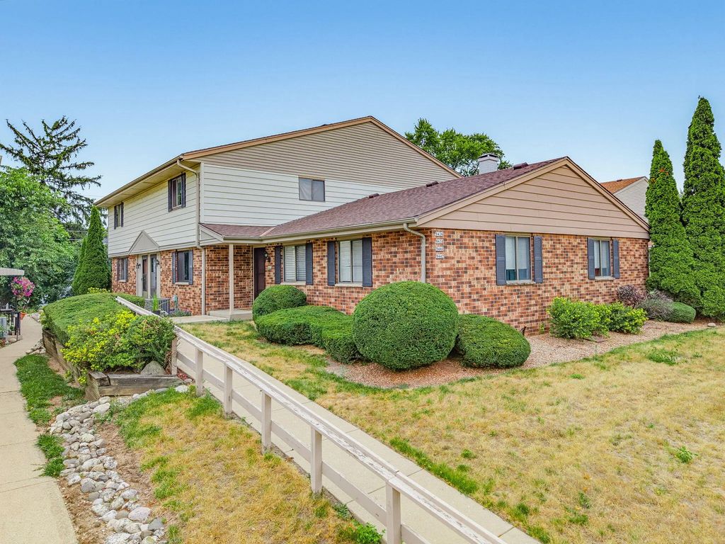 9442 W Maple Ct, West Allis