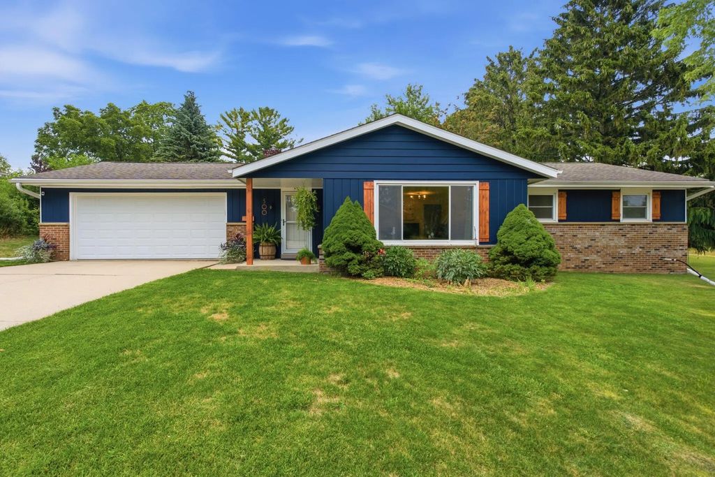 500 Summit Dr, Port Washington