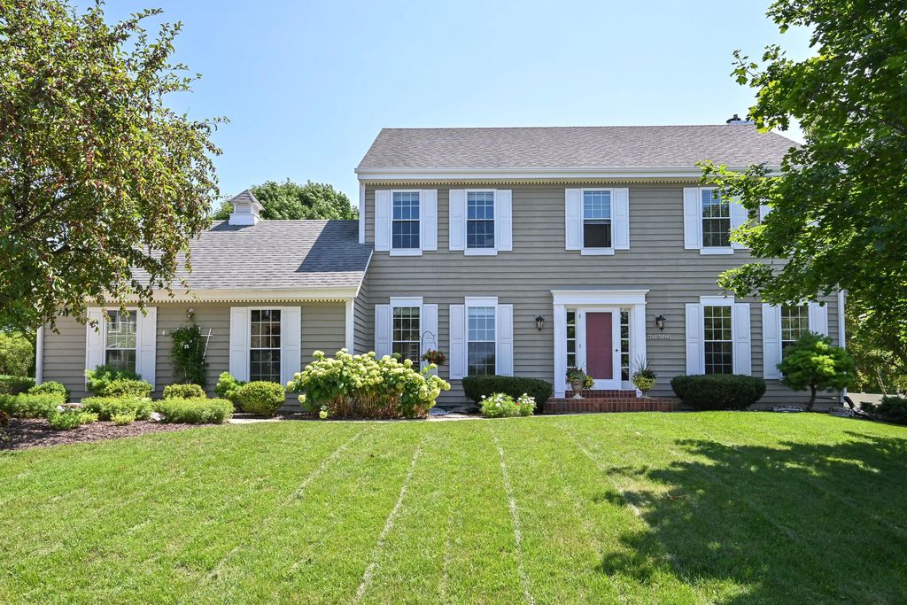 W170n5025 Old Hickory Rd, Menomonee Falls