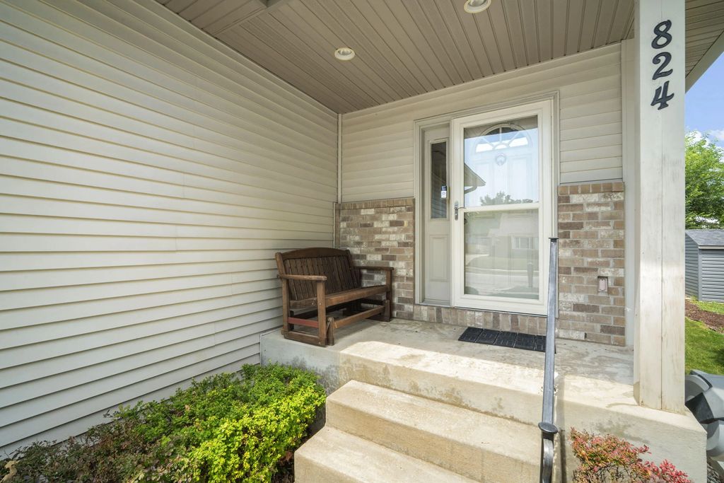 824 Columbia Ave, South Milwaukee