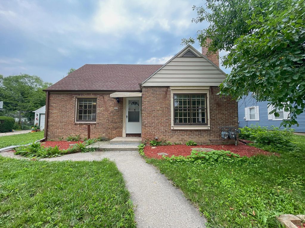 4924 N 73rd St, Milwaukee