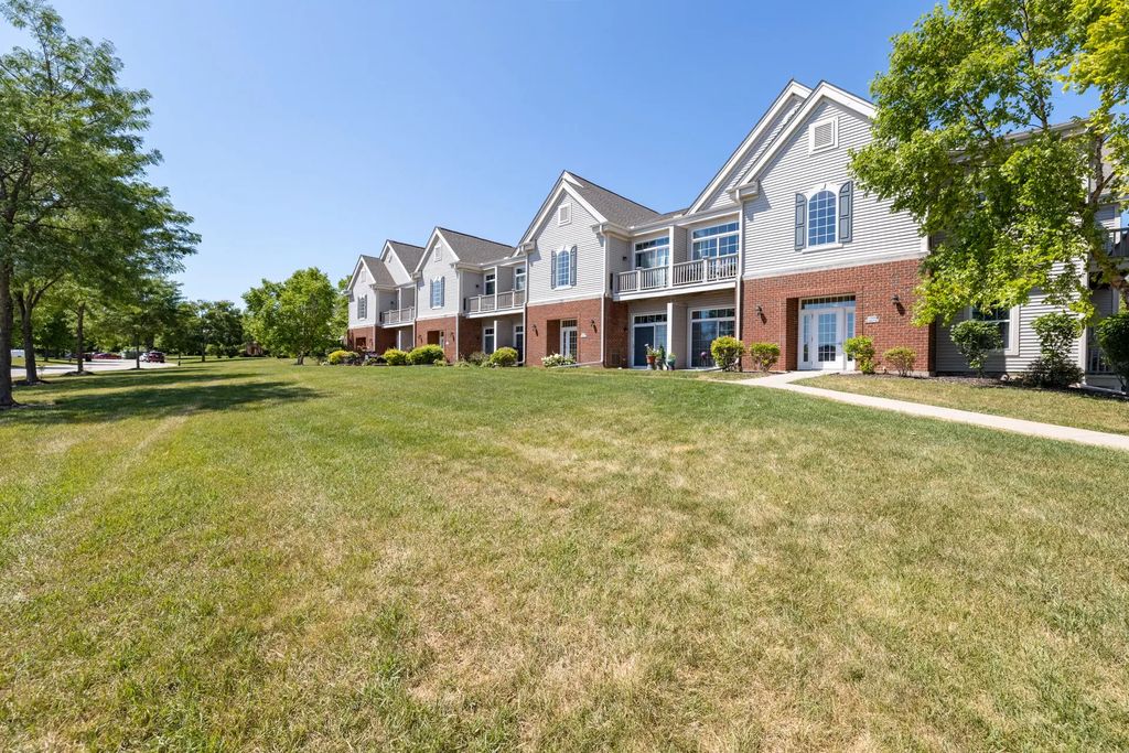 W206n16753 Blackberry Cir 1727, Jackson