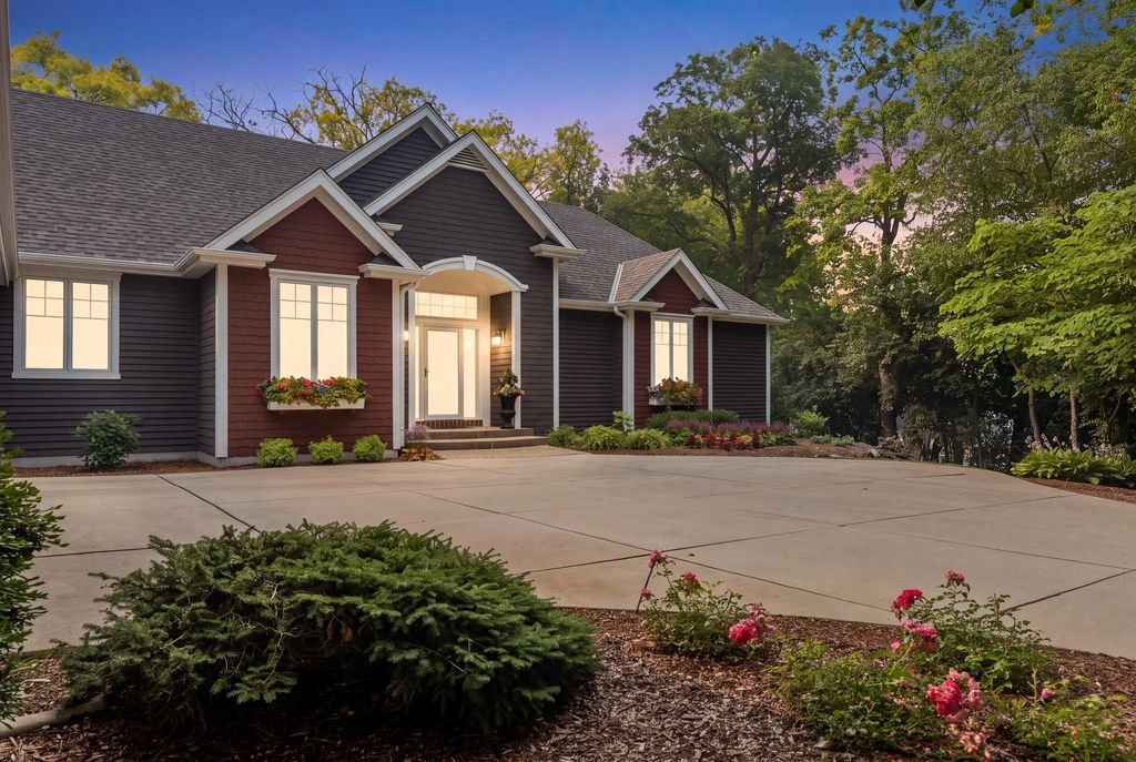 W279n5280 Hanover Hill Ct, Lisbon