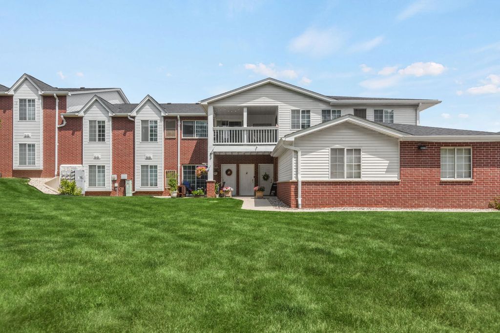 8581 Lexington Pl 4, Pleasant Prairie