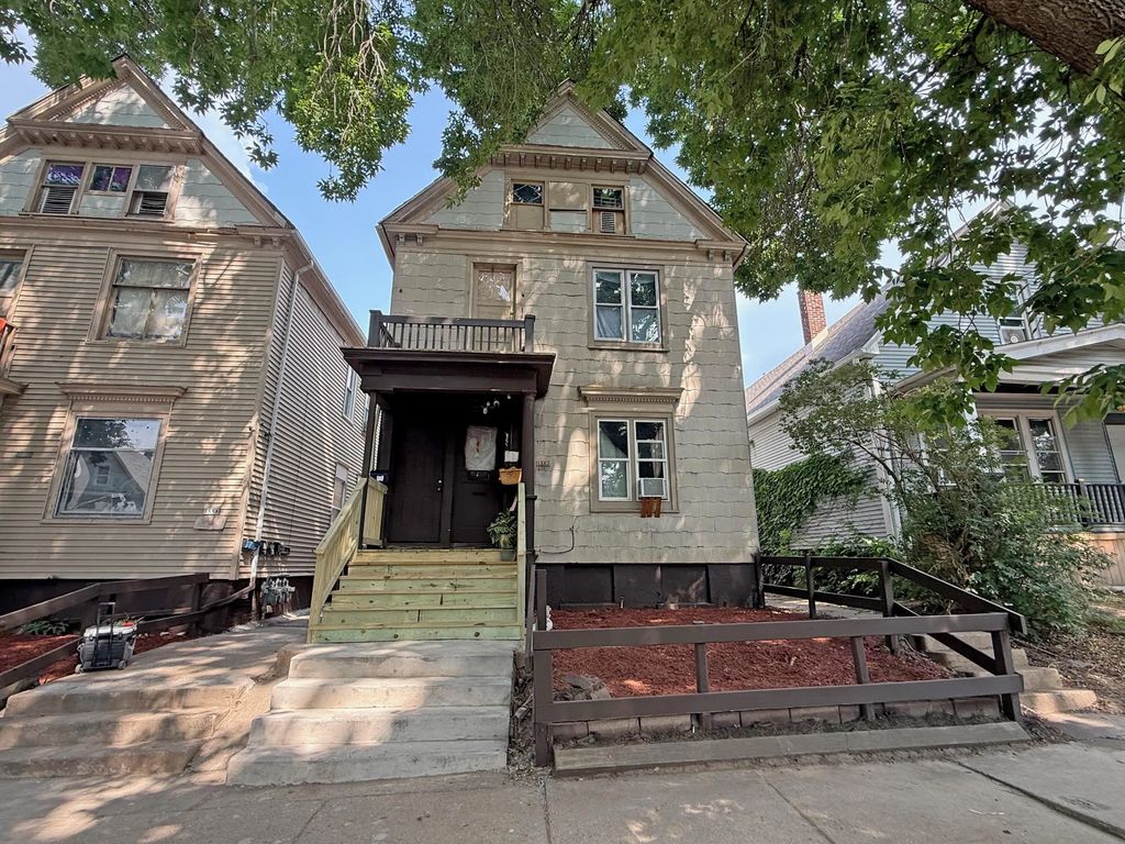 1560 S 24th St 1562, Milwaukee