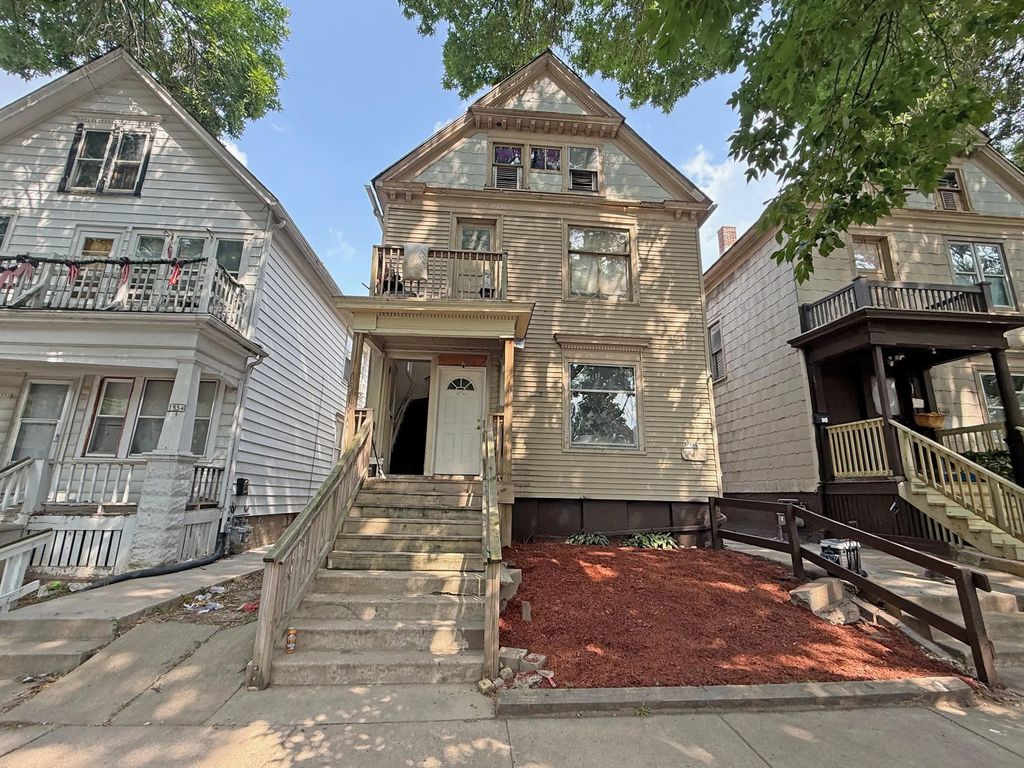 1556 S 24th St 1558, Milwaukee