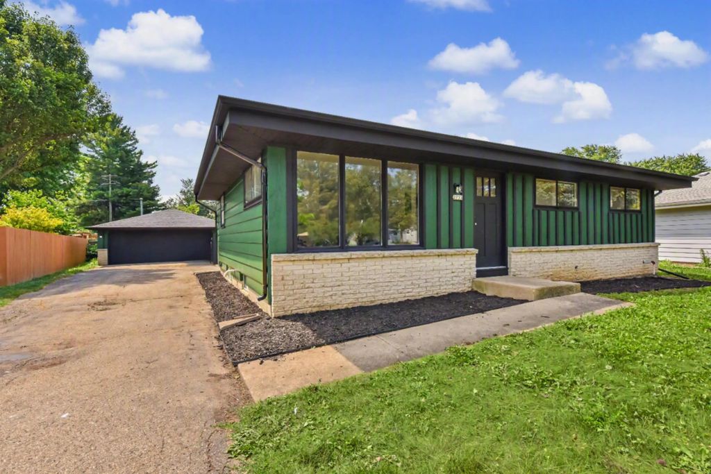 2733 Arrowhead St, Caledonia