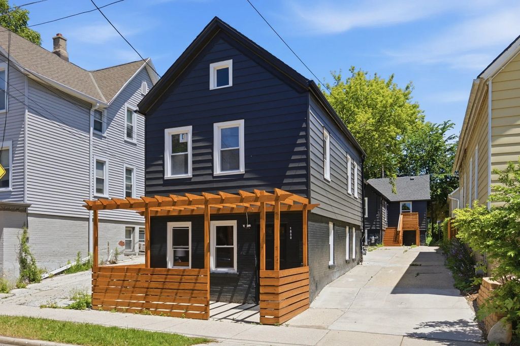 1850 N Warren Ave, Milwaukee