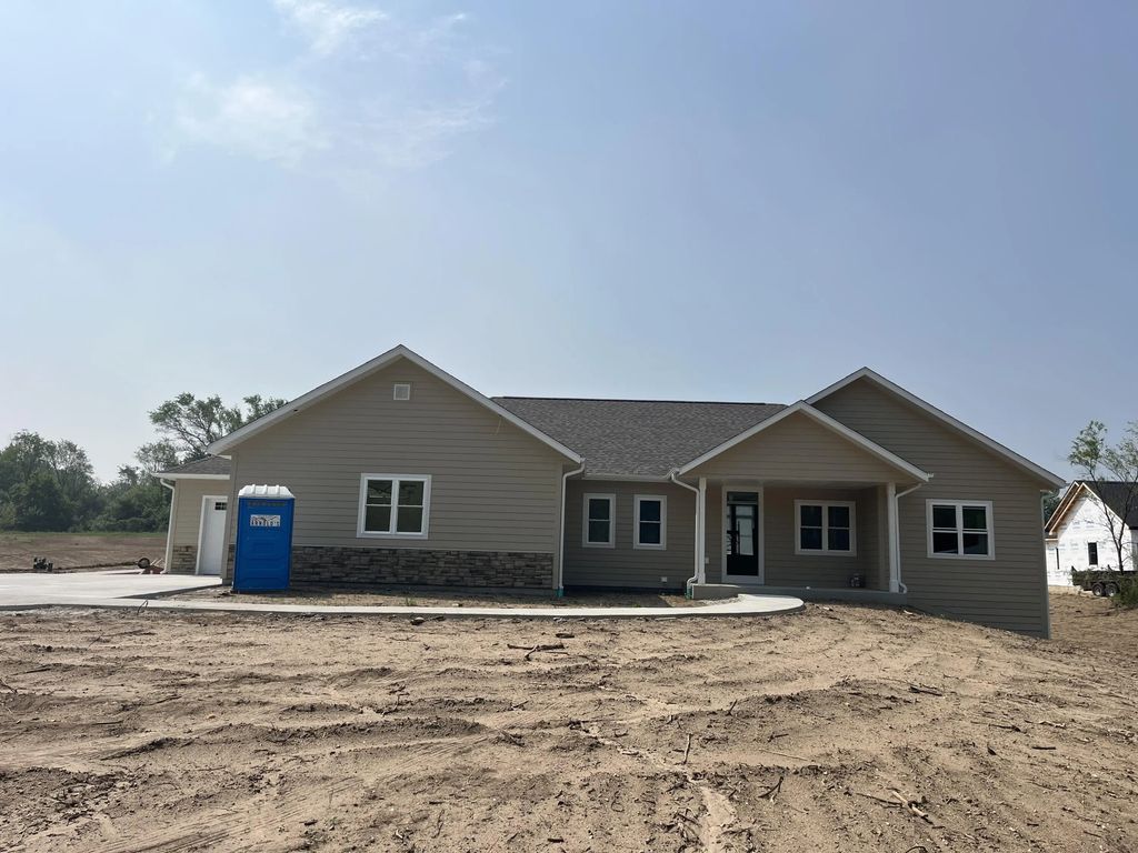 2367 Wallace Lake Rd, Trenton