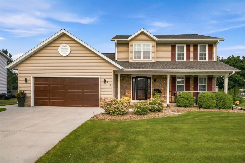 126 Menominee Dr, Sheboygan Falls