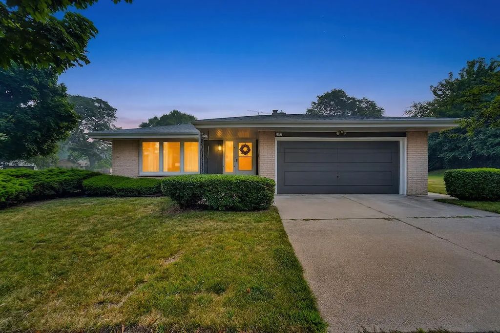 1217 Fairway Dr, Racine