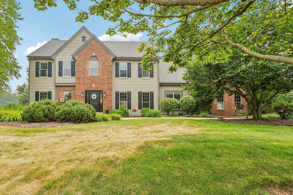 308 Copperfield Dr, Delafield
