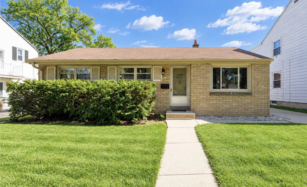 3758 N 97th St, Milwaukee