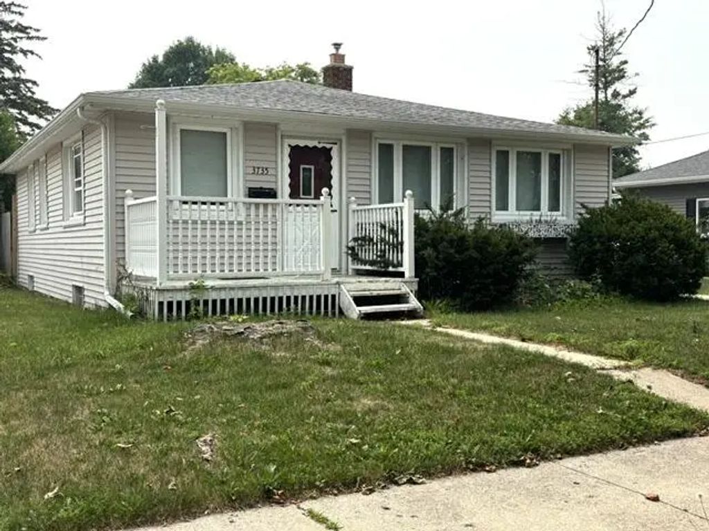 3735 Custer St, Manitowoc