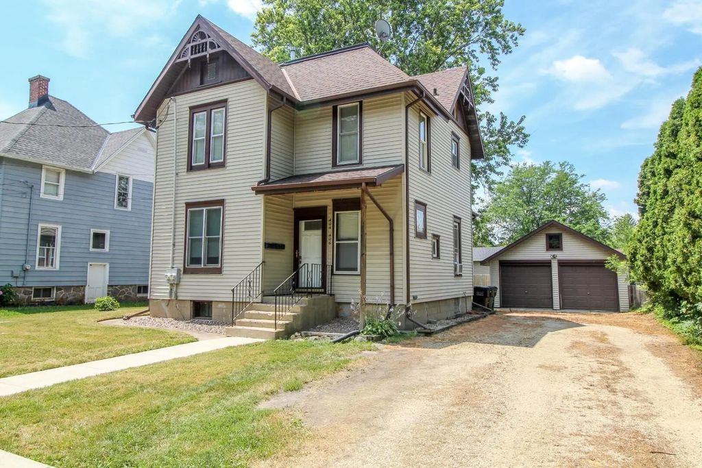 404 Grove St 406, Fort Atkinson