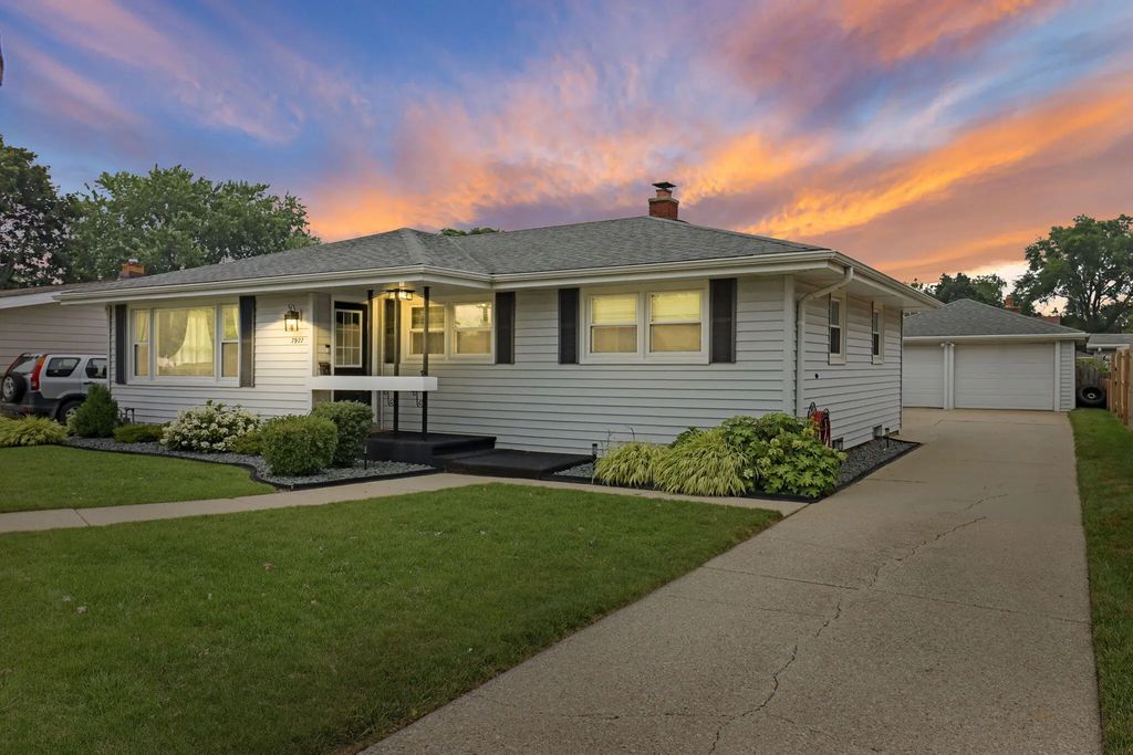 7927 20th Ave, Kenosha
