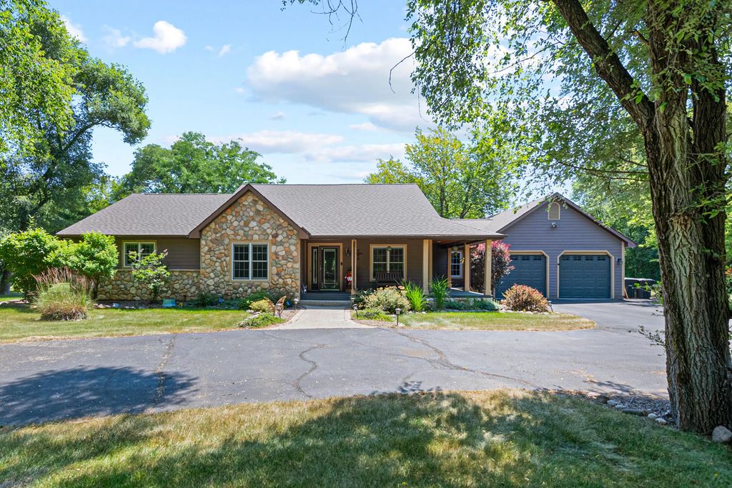 N8076 Kadad Ln, Troy