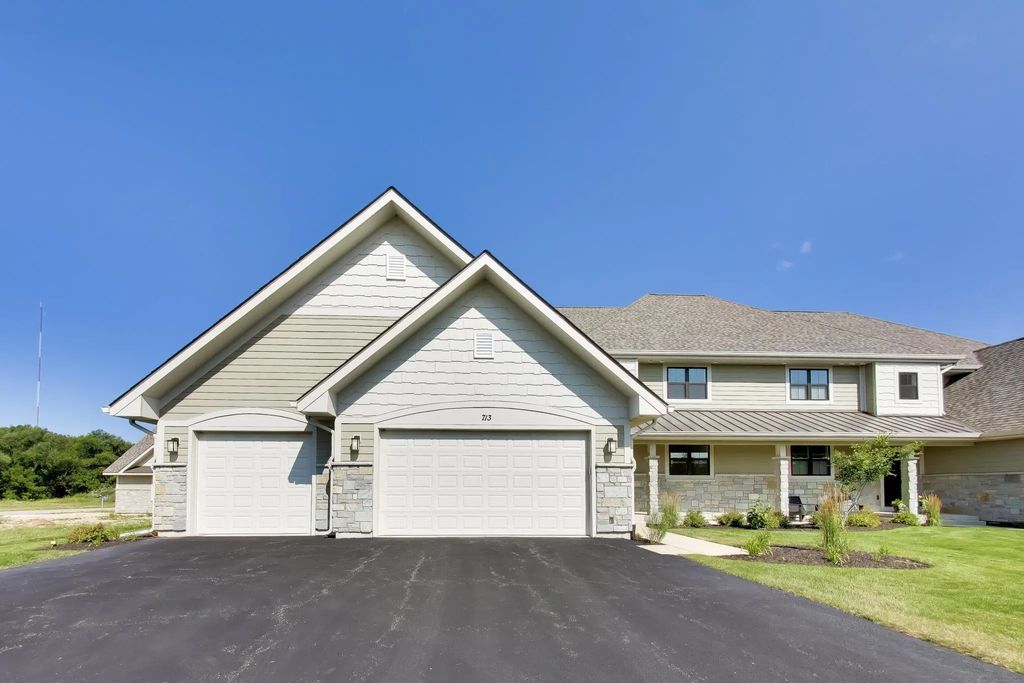 713 Greenview Cir, Geneva
