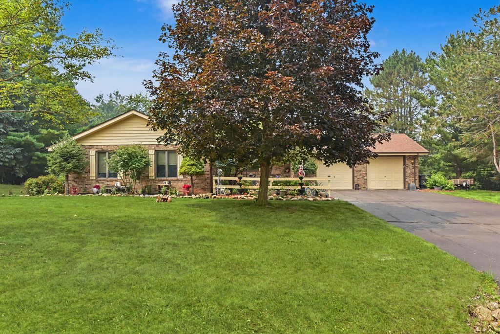 W7676 Stacey Ln, Whitewater