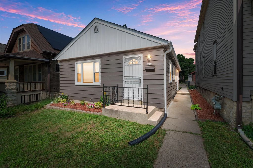 2030 S 77th St, West Allis