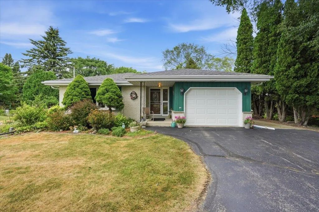 3444 E County Line Rd, Oak Creek