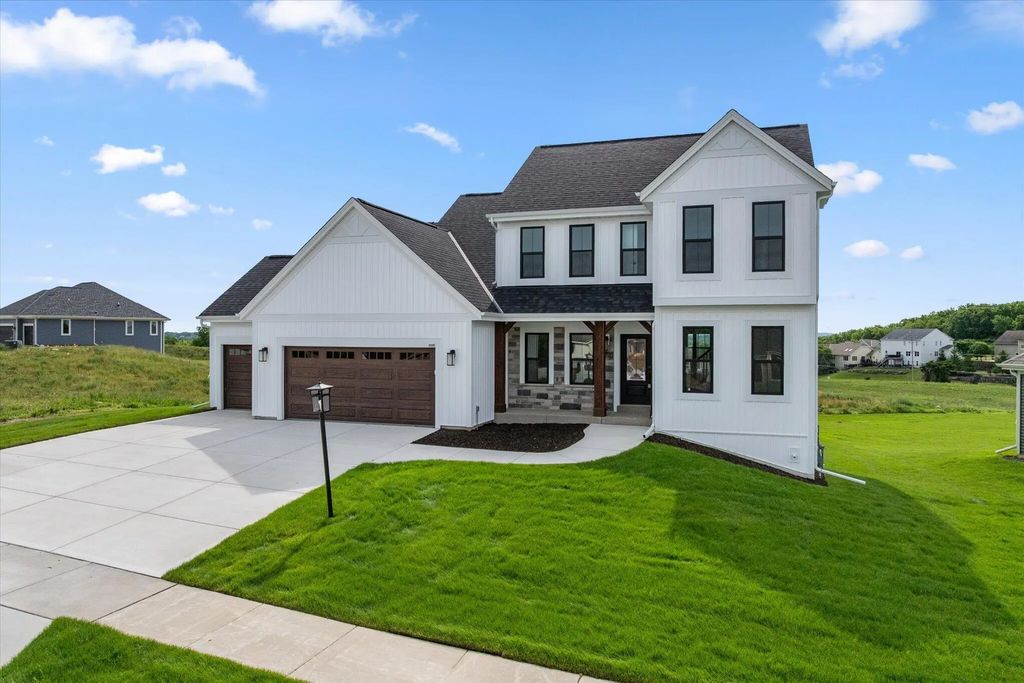 805 Viewpoint Ave, Waukesha