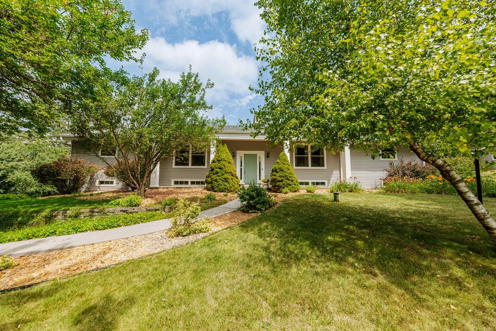 W227s2416 Morningside Cir, Waukesha