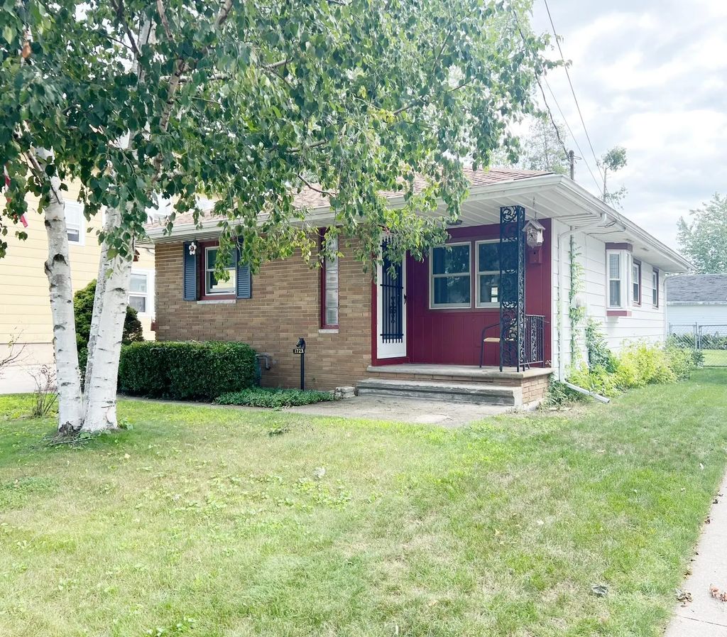 1723 27th St, Two Rivers