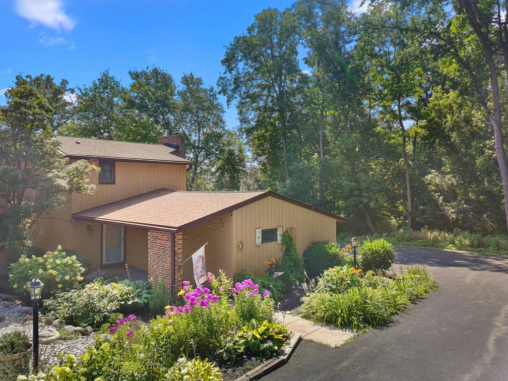 469 Country Club Dr 8, Lake Geneva
