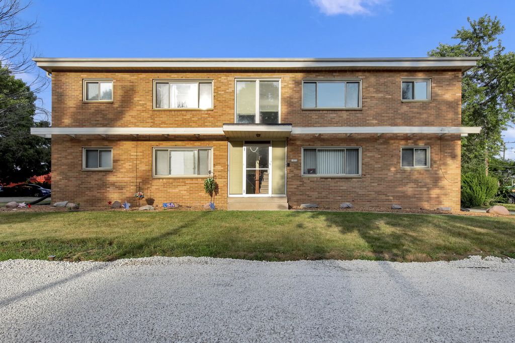 1222 N 116th St A-b-c-d, Wauwatosa