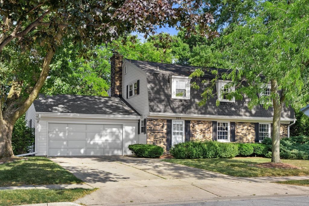 309 S University Dr, Waukesha