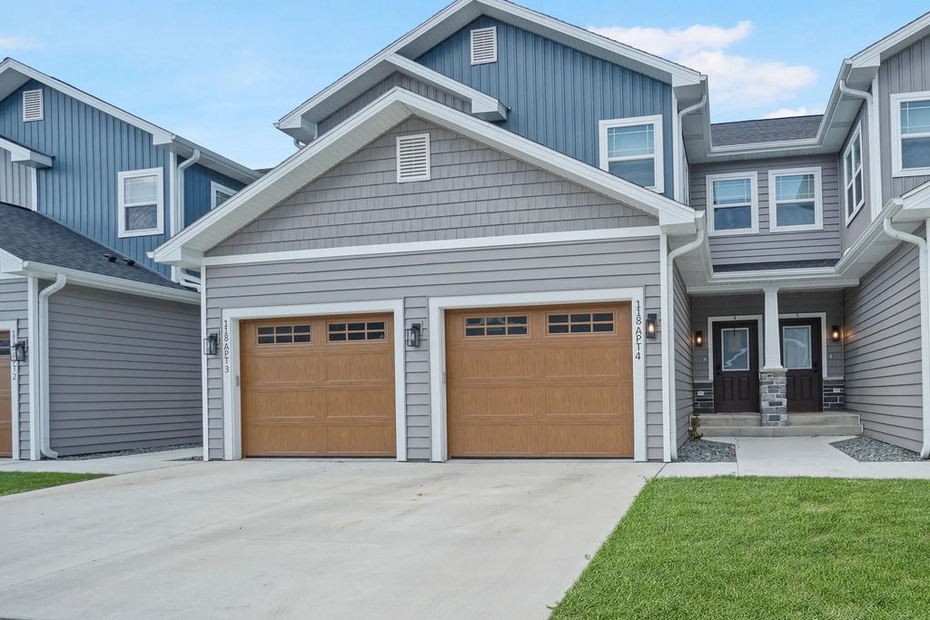 118 Eiche Dr 1, Slinger