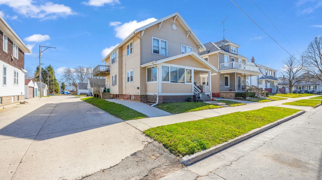 1021 Bluff Ave 1019, Sheboygan