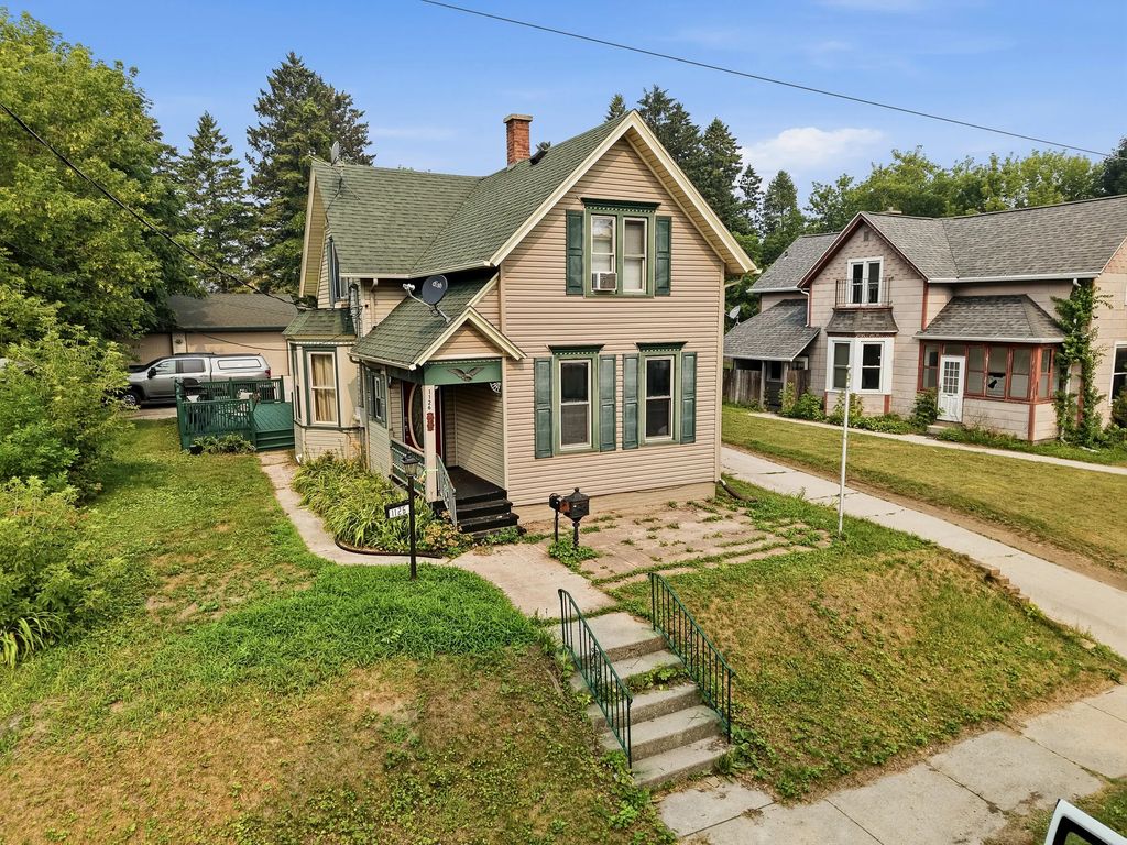 1126 S 12th St, Manitowoc