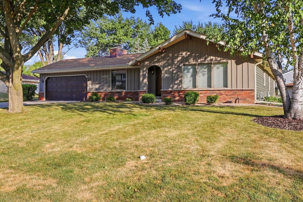 W160s7251 Daisy Dr, Muskego