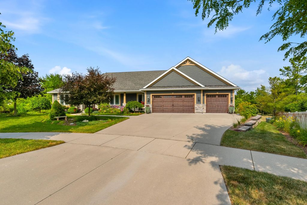 475 Conifer Ct, Port Washington