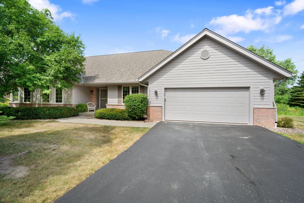 10752 N Oxford Ct, Mequon