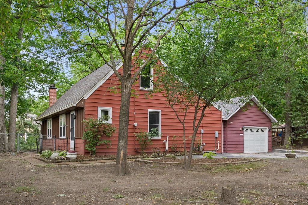 5945 S 20th St, Milwaukee