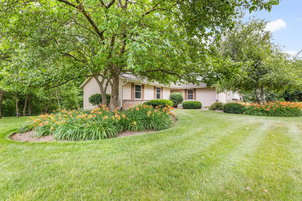 5736 Hickory Knoll Dr, West Bend