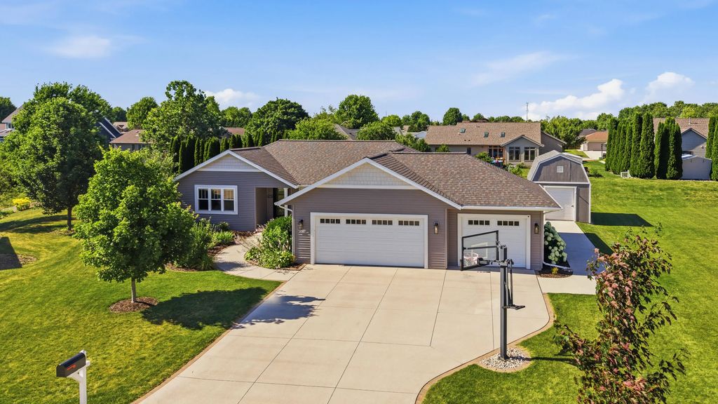 2616 Creekview Ct, Sheboygan