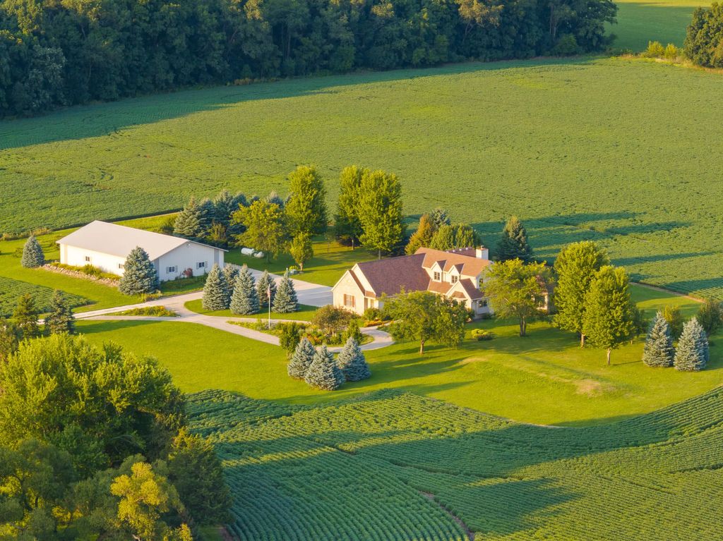 N5024 Townline Rd, Spring Prairie