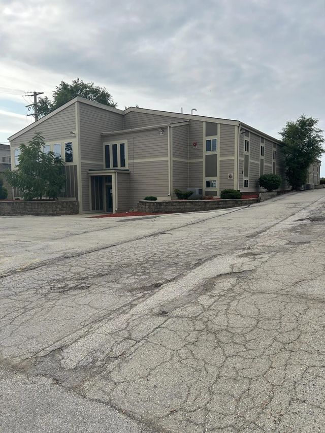 2741 W Layton Ave, Greenfield