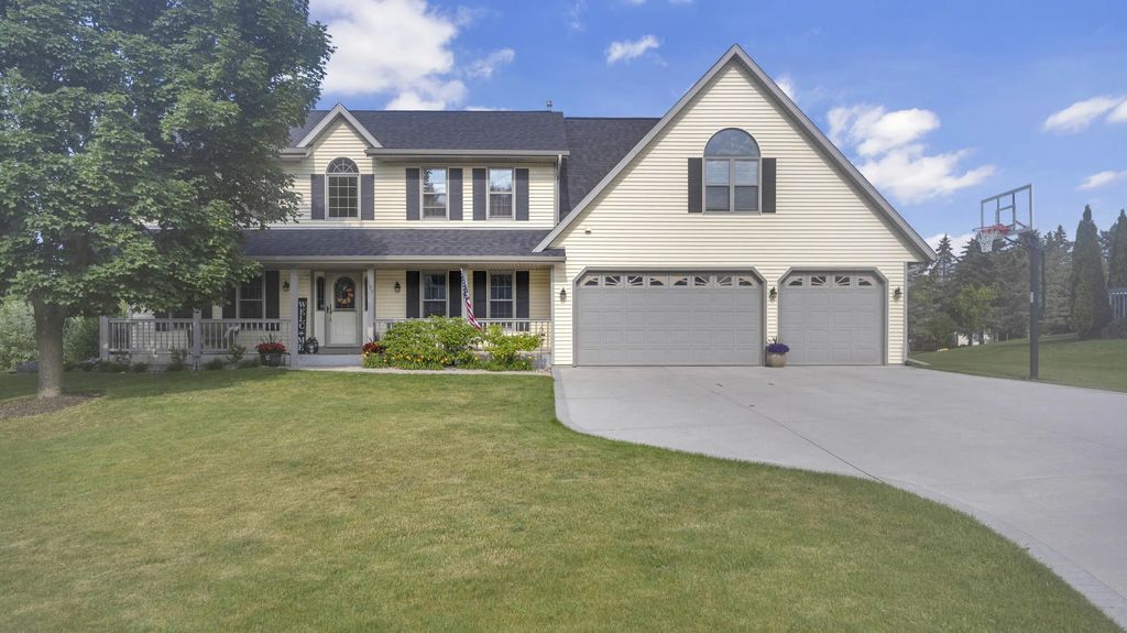193 Lexington Ct, Sheboygan Falls