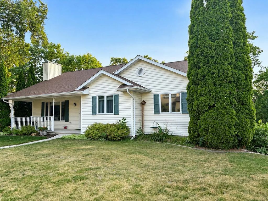 404 Bittersweet Ln, Plymouth