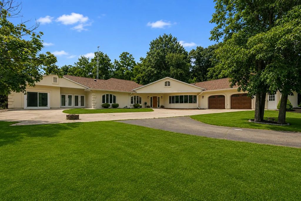 903 W Hazel Ridge Rd, Elkhorn