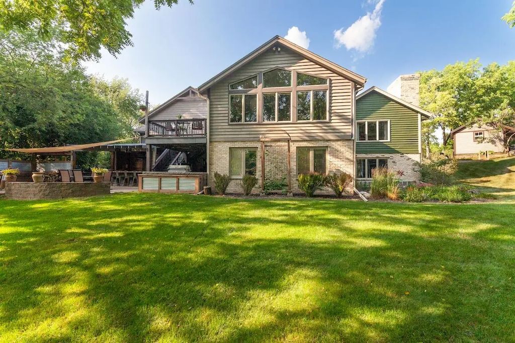W318n1050 Huckleberry Way, Delafield
